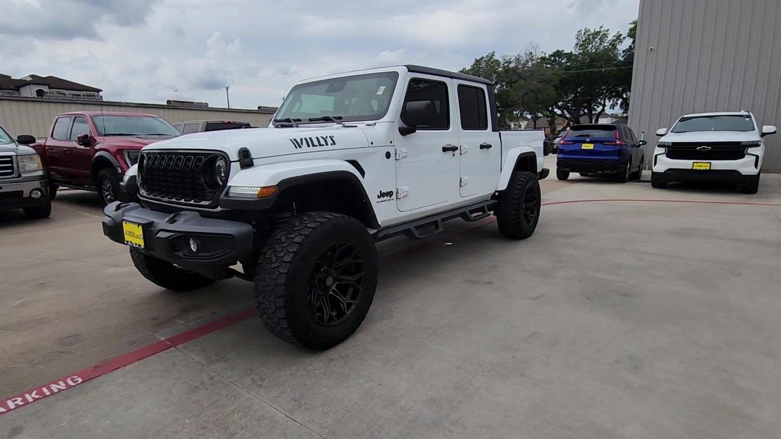 Used 2024 Jeep Gladiator Sport AWD/4WD image 4