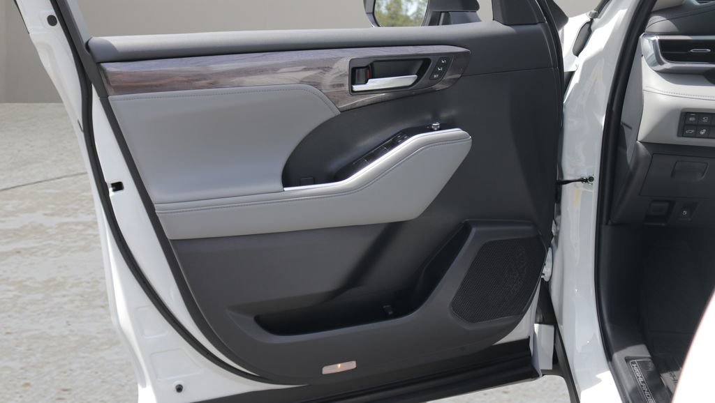 New 2026 Toyota Highlander Platinum AWD/4WD image 10