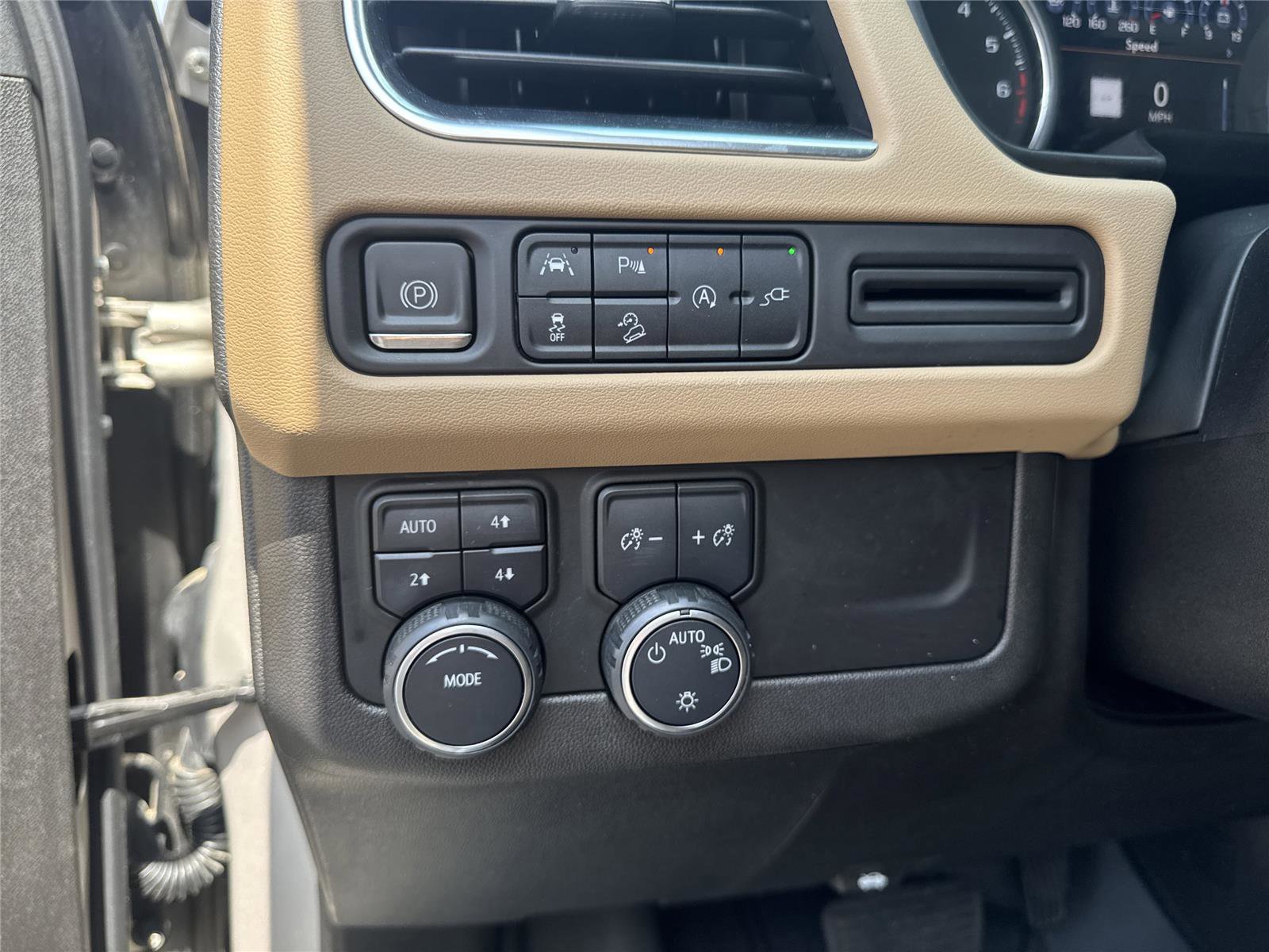 Used 2021 Chevrolet Tahoe Premier AWD/4WD image 24