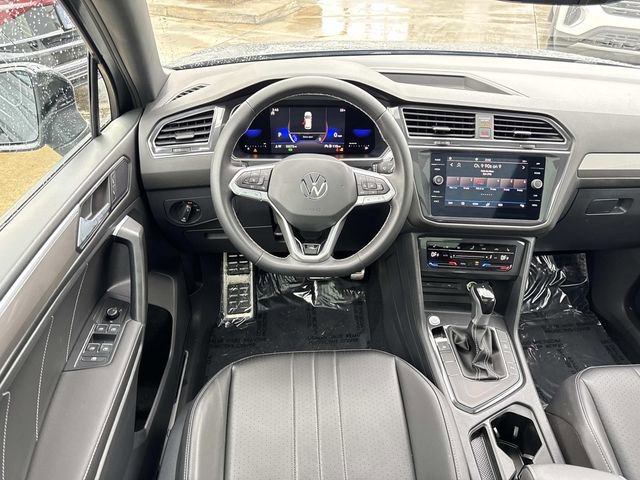 Certified 2023 Volkswagen Tiguan SE R-Line image 8