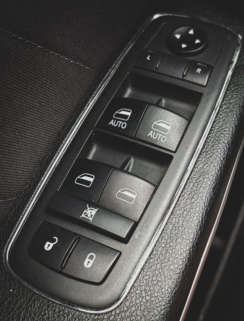 Used 2019 Dodge Charger SXT AWD/4WD image 7