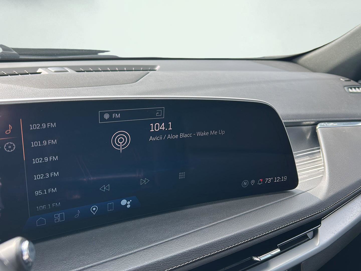Used 2024 Cadillac XT4 Premium Luxury FWD image 17