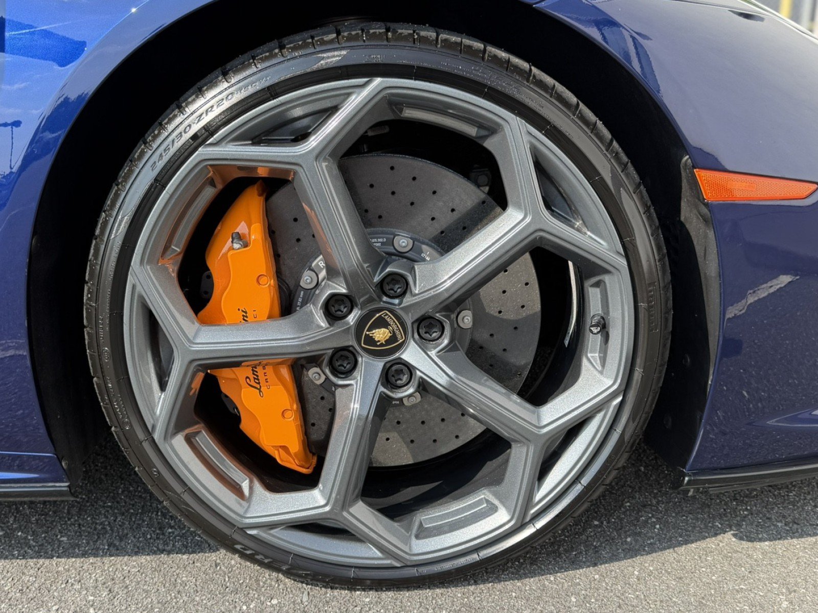 Used 2022 Lamborghini Huracan EVO RWD image 27