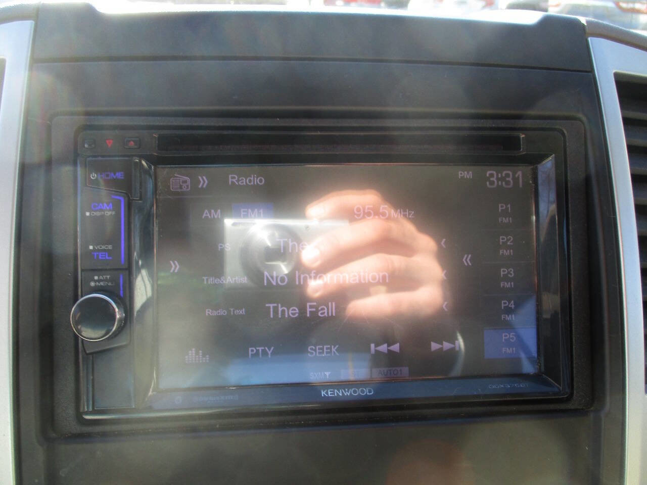 Used 2010 Nissan Frontier SE image 10