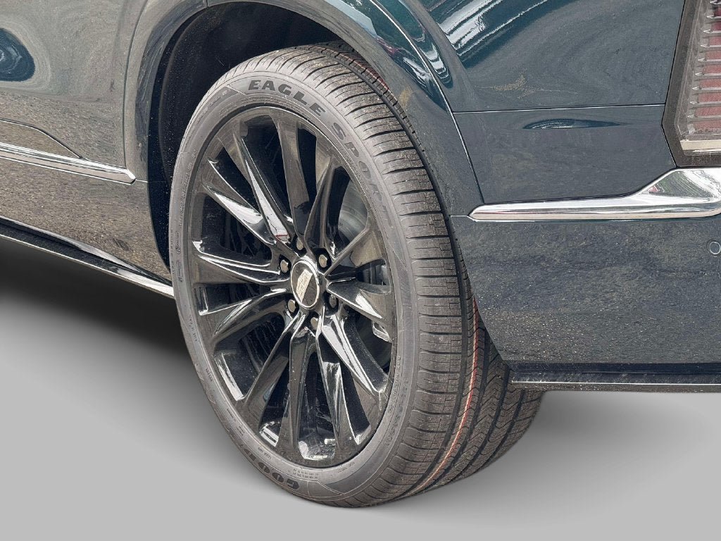 New 2027 Cadillac Vistiq Sport w/ LPO, Floor Liner Package AWD/4WD image 15