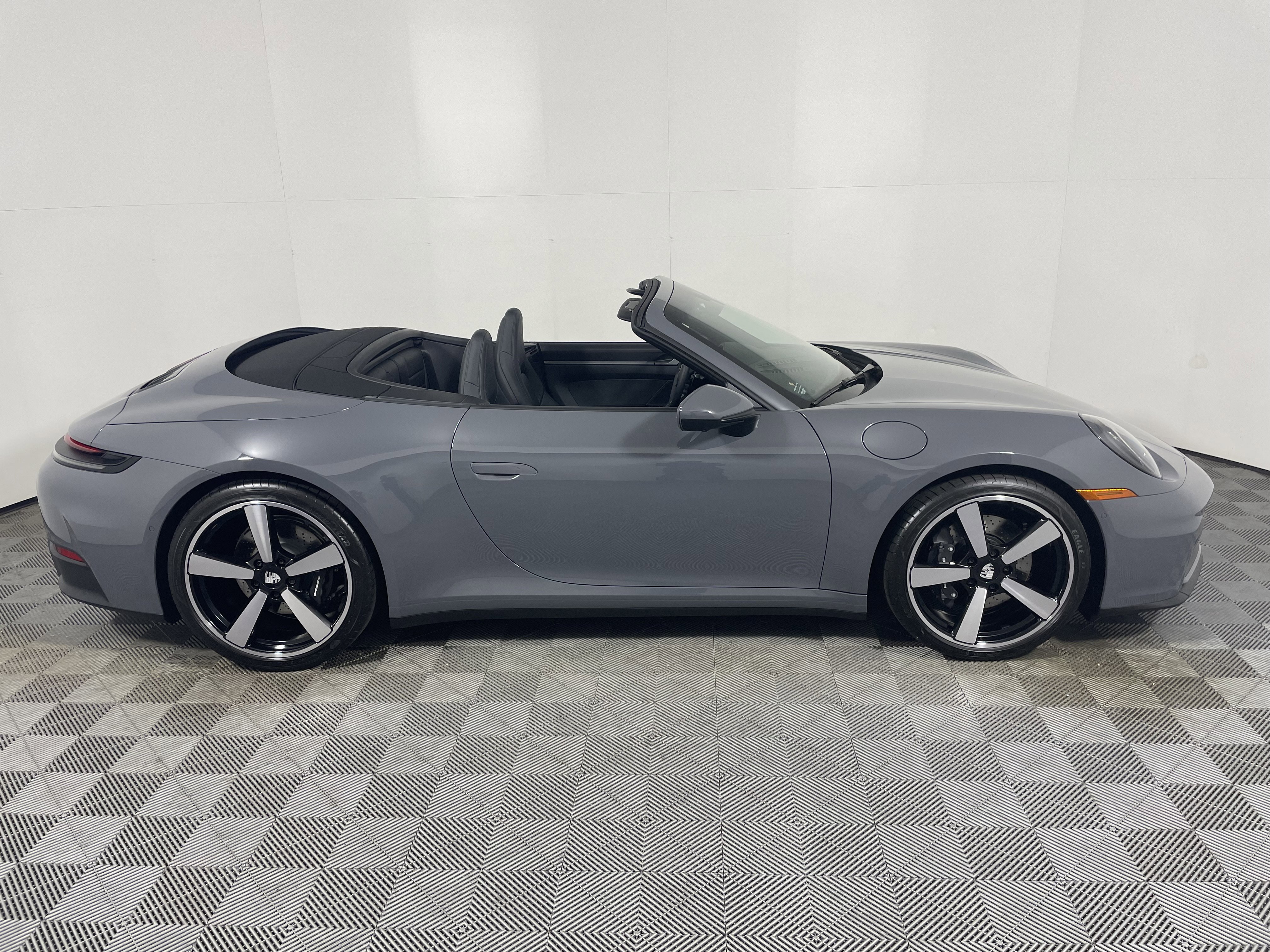 Used 2025 Porsche 911 Carrera image 8