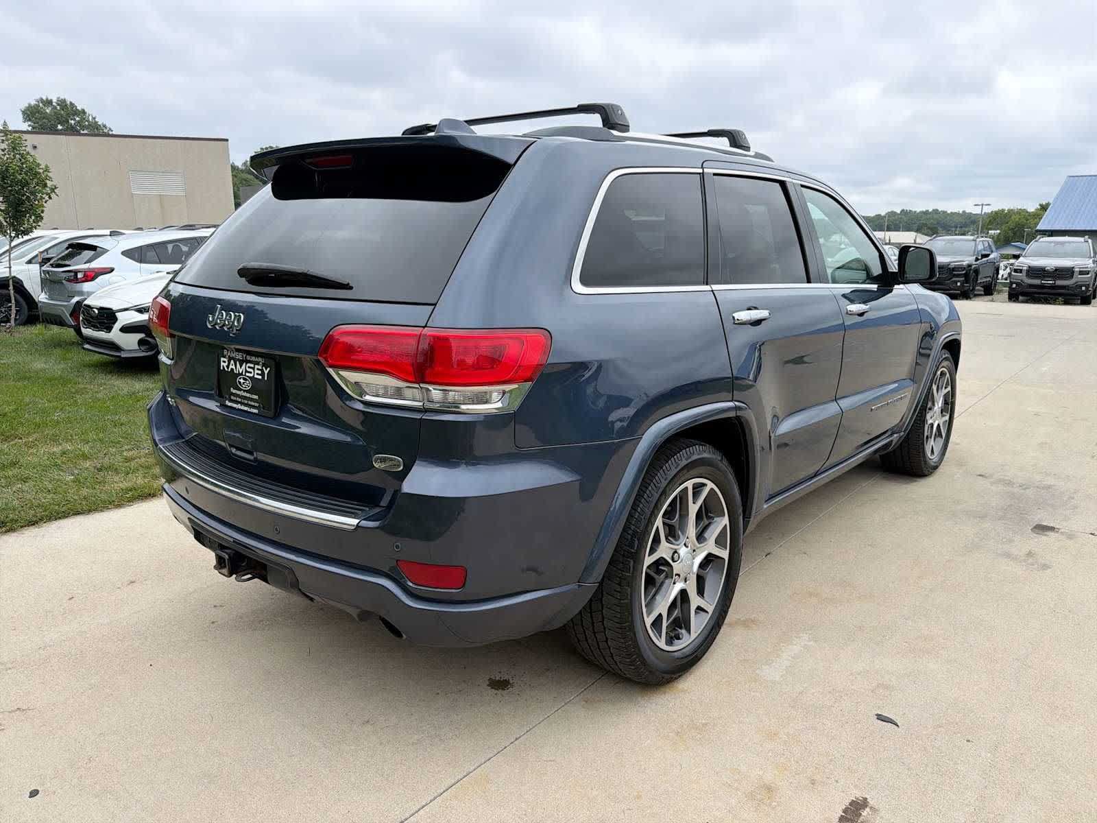Used 2020 Jeep Grand Cherokee Overland AWD/4WD image 6