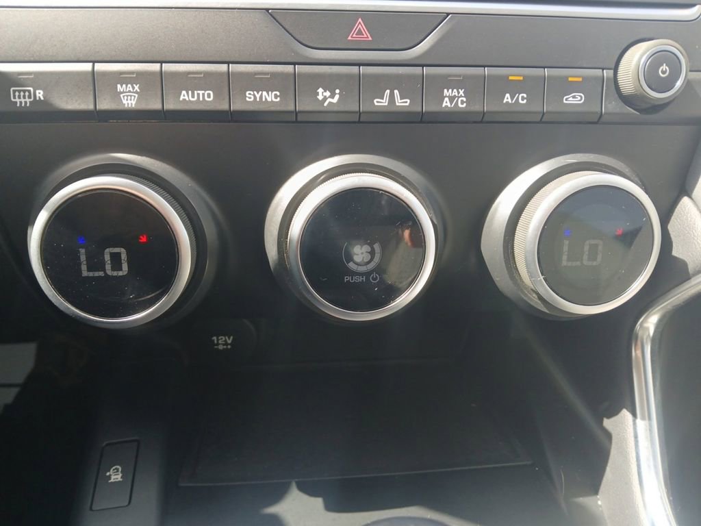 Used 2020 Jaguar E-PACE SE image 22