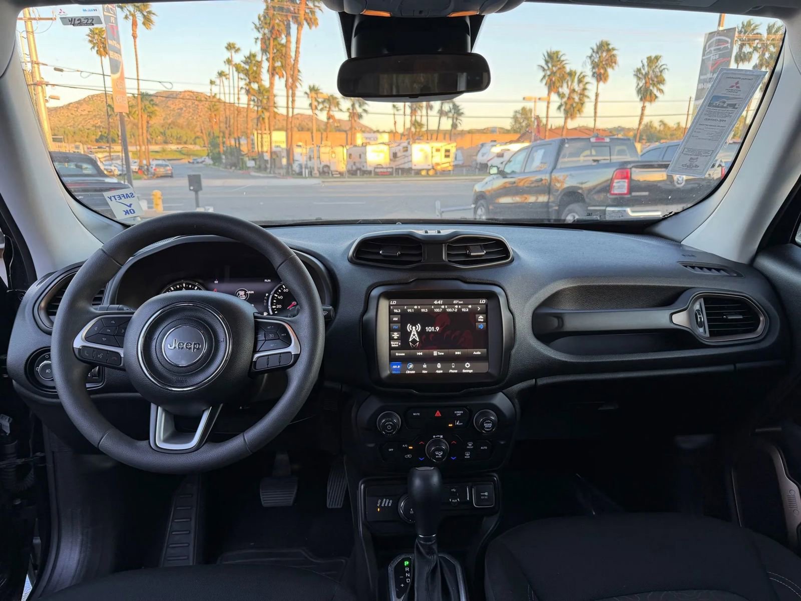 Used 2023 Jeep Renegade Latitude image 24