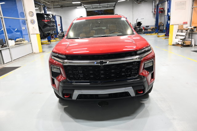 New 2027 Chevrolet Traverse Z71 w/ Enhanced Driving Package AWD/4WD image 2
