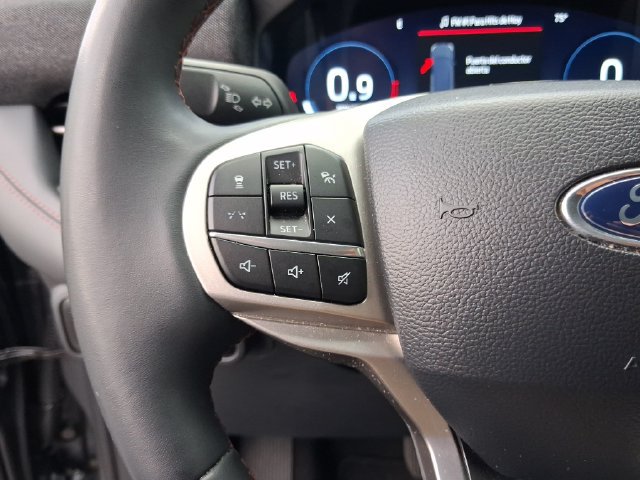 Used 2025 Ford Explorer Active w/ Active Comfort Package RWD image 16