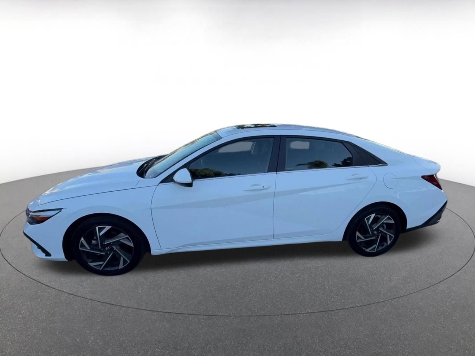 Used 2025 Hyundai Elantra SEL image 10