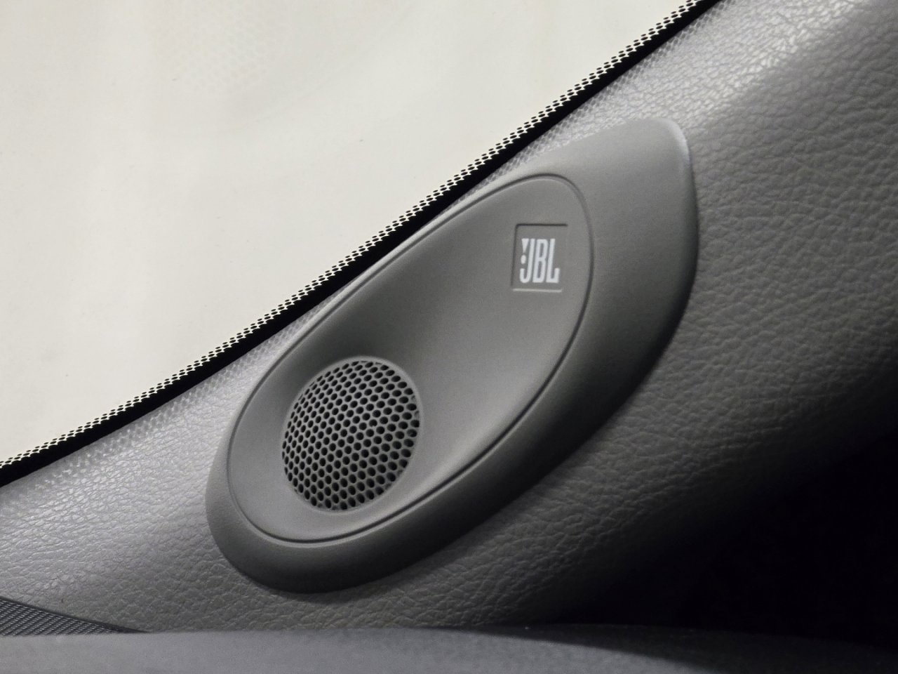 Used 2018 Toyota Camry XLE image 8