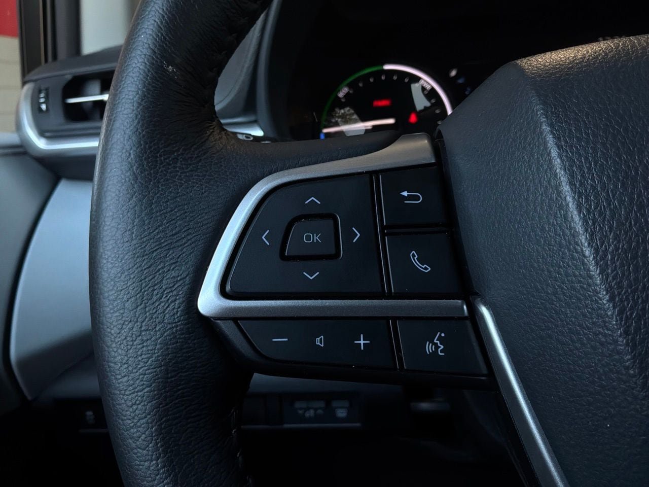 Used 2026 Toyota Sienna XLE FWD image 40
