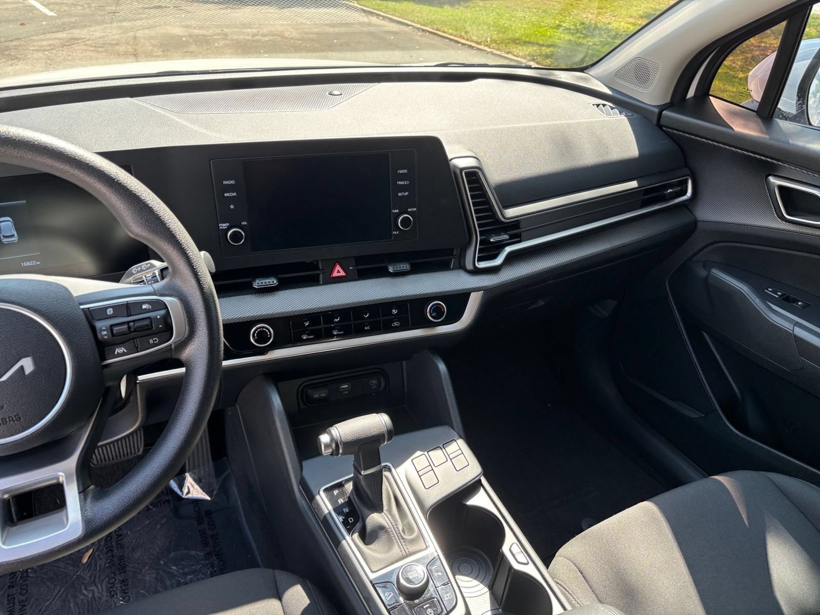Used 2025 Kia Sportage LX FWD image 32
