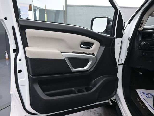 Used 2024 Nissan Titan SV w/ Accessory Utility Package image 9