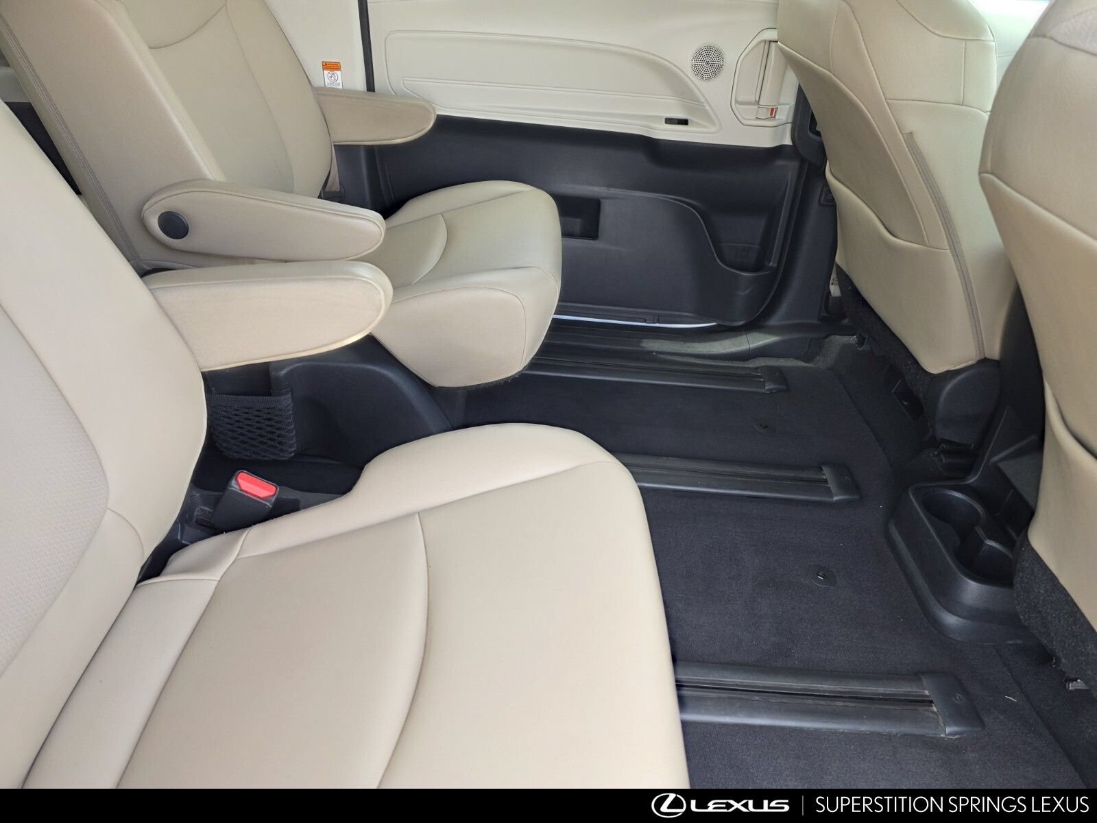 Used 2022 Toyota Sienna XLE FWD image 29