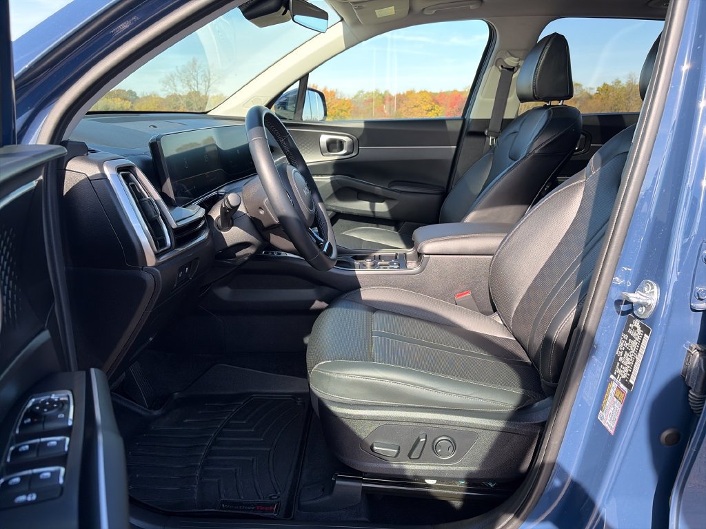 Used 2025 Kia Sorento EX w/ Panoramic Sunroof Package FWD image 15