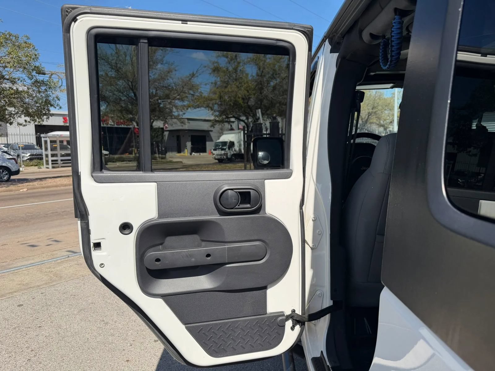 Used 2010 Jeep Wrangler Unlimited Rubicon w/ Trailer Tow Group AWD/4WD image 22