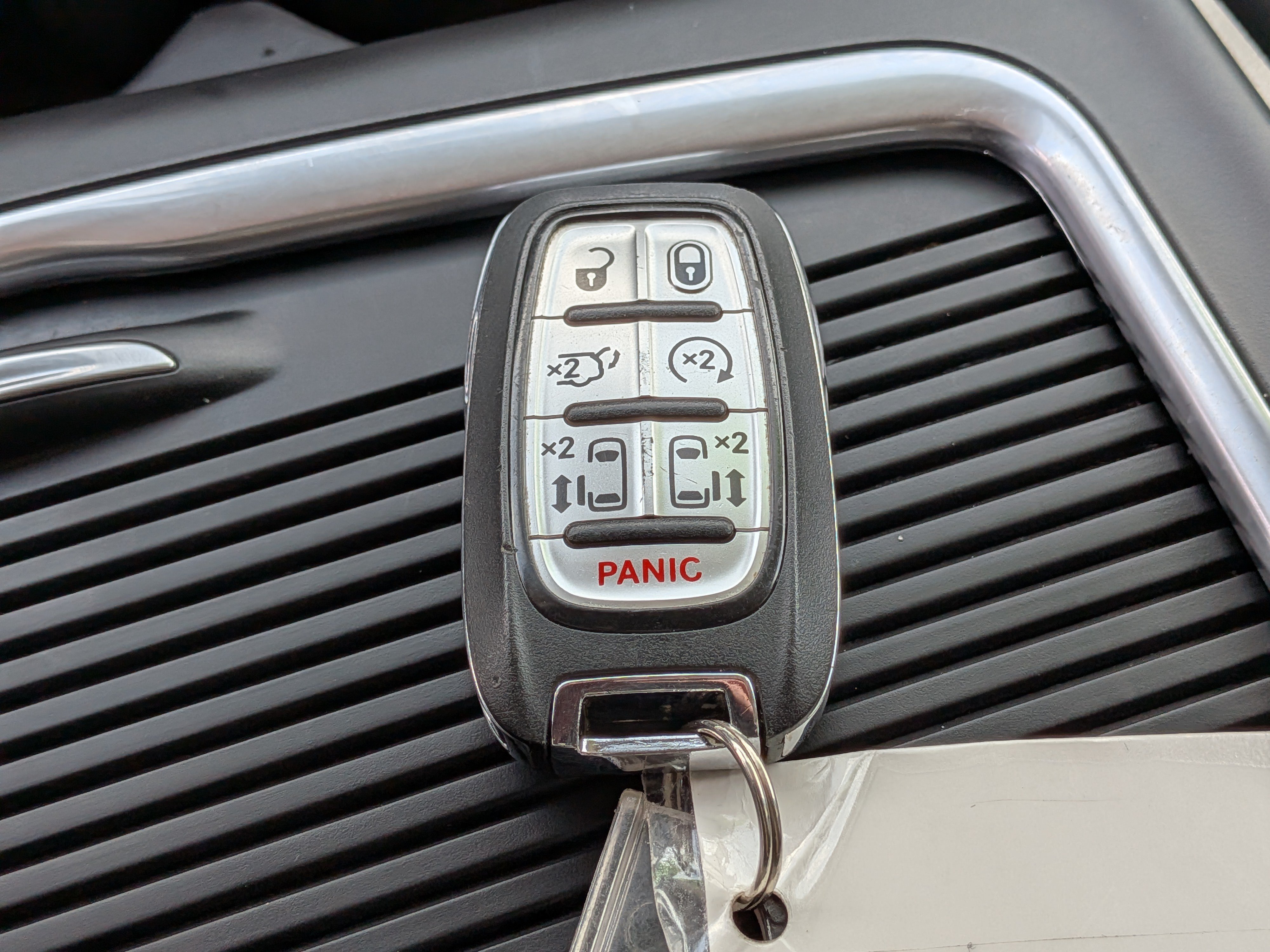 Used 2024 Chrysler Pacifica Limited FWD image 35
