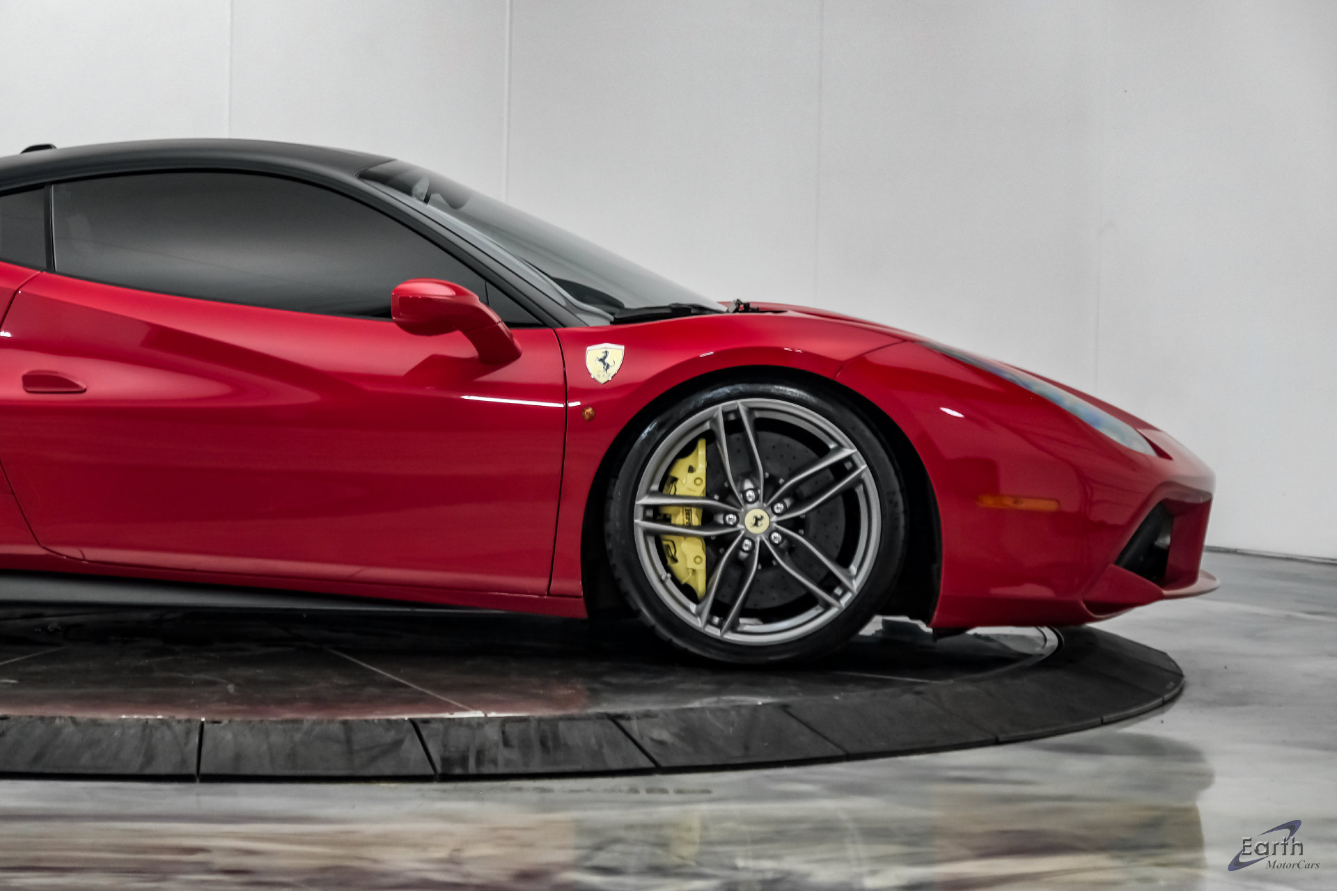 Used 2017 Ferrari 488 GTB RWD image 28