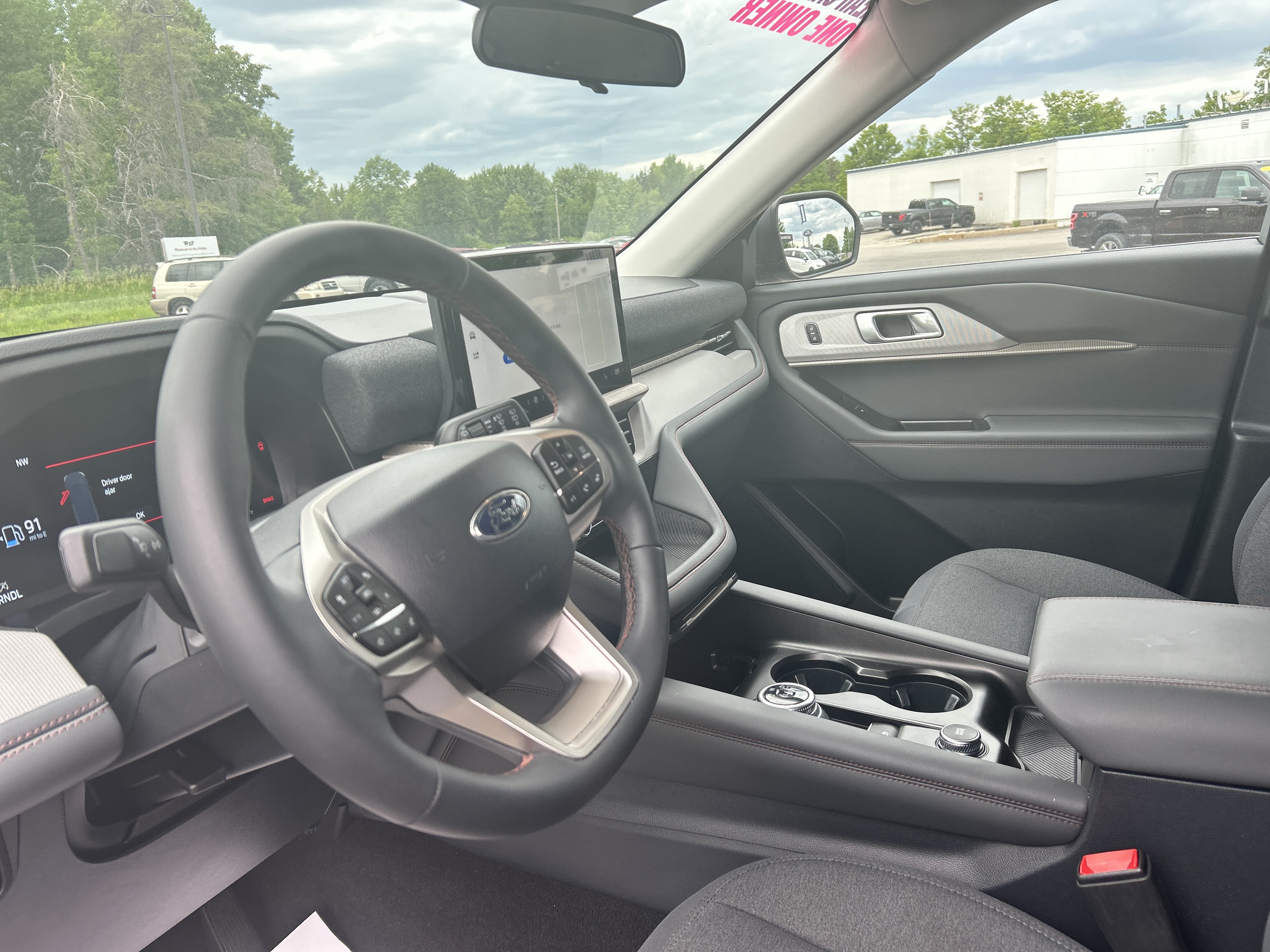 Used 2025 Ford Explorer Active AWD/4WD image 16