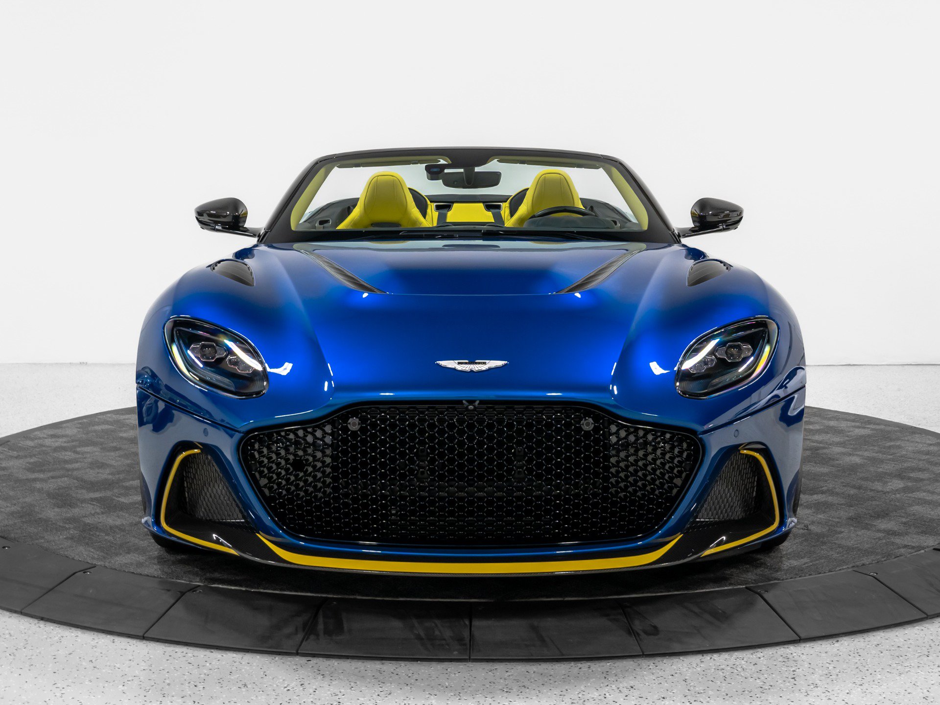Used 2023 Aston Martin DBS Superleggera Volante RWD image 13