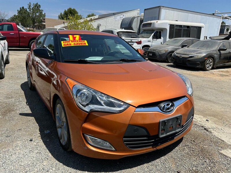 Used 2017 Hyundai Veloster FWD image 4