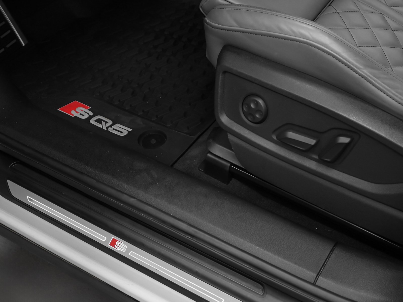 Used 2021 Audi SQ5 Prestige image 30