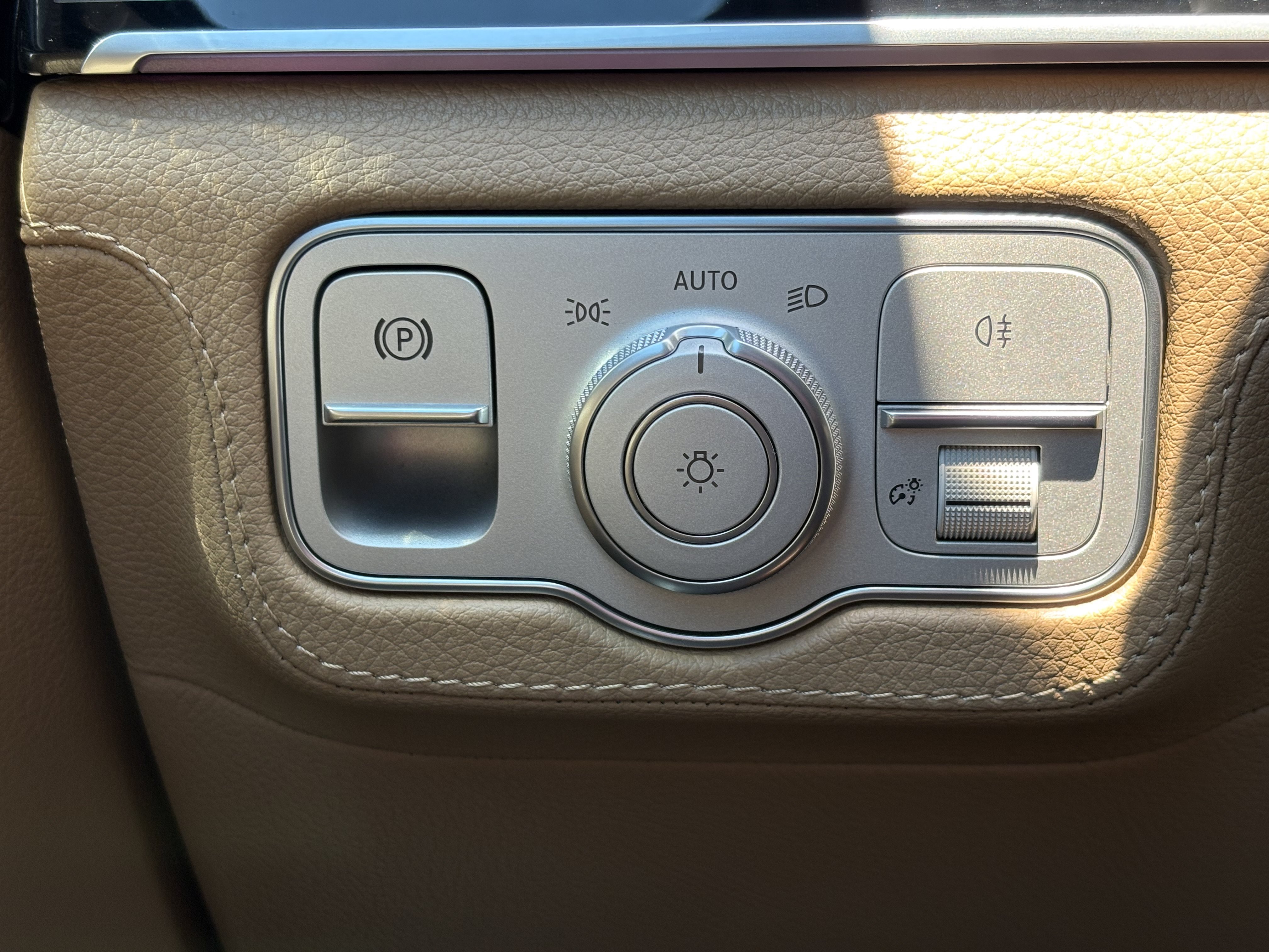 Used 2024 Mercedes-Benz GLS 580 4MATIC image 32
