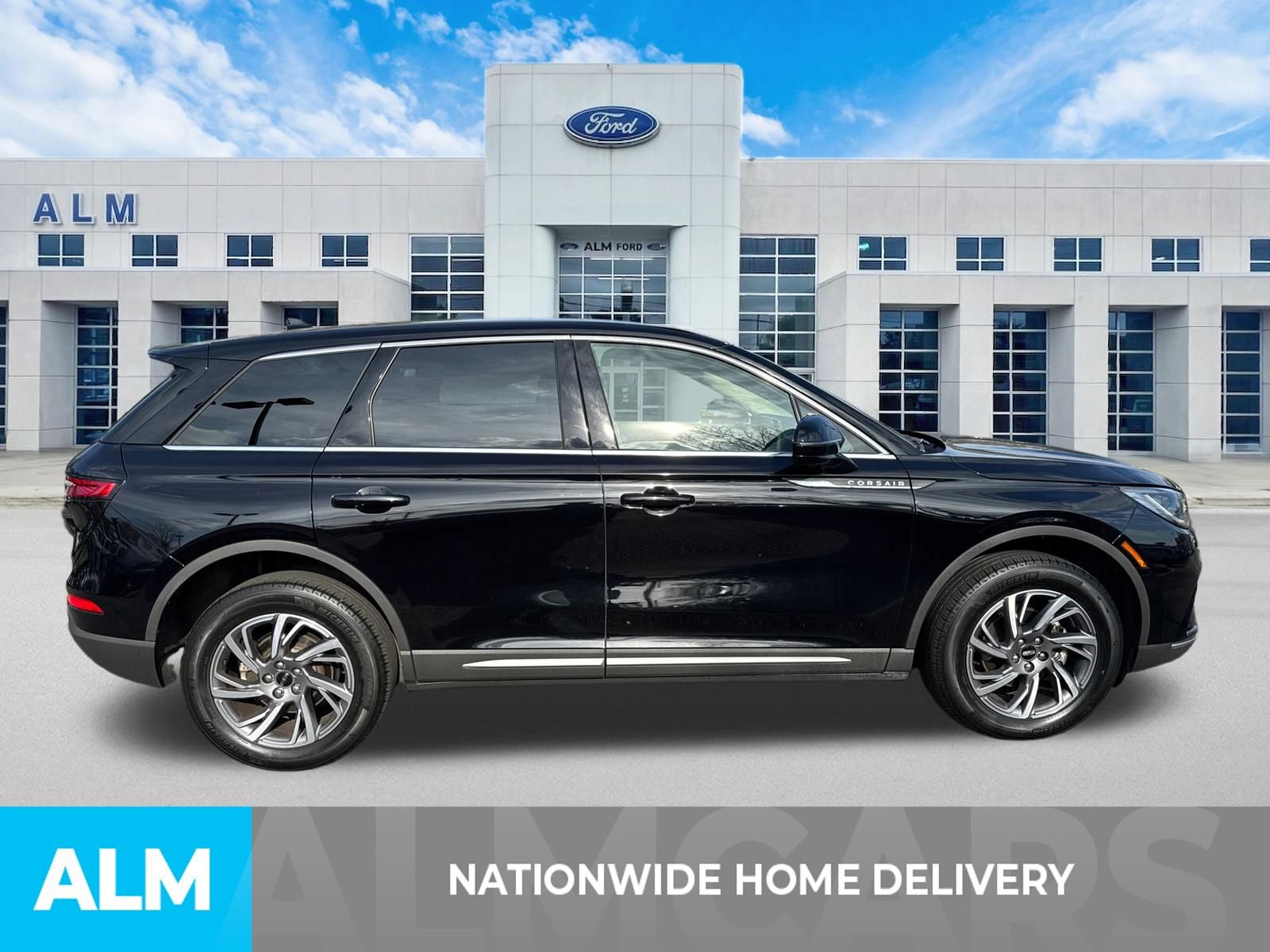 Used 2025 Lincoln Corsair AWD w/ Equipment Group 101A image 4
