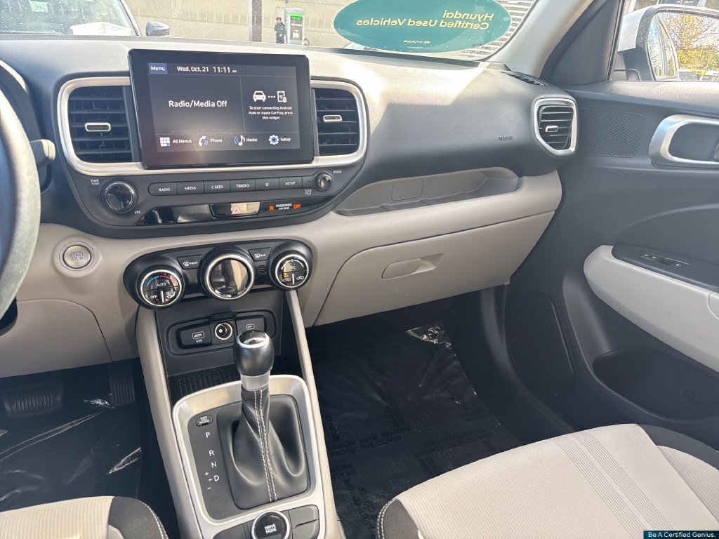 Certified 2025 Hyundai Venue SEL FWD image 52