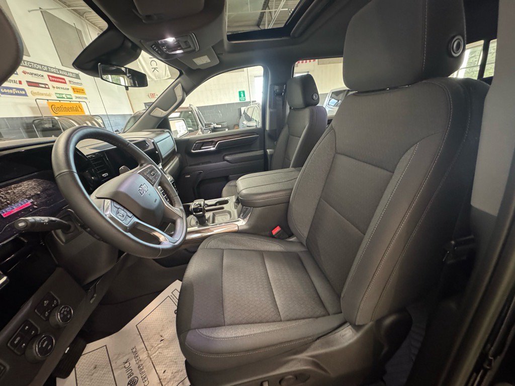 Used 2024 Chevrolet Silverado 1500 LT Trail Boss w/ Convenience Package II AWD/4WD image 18