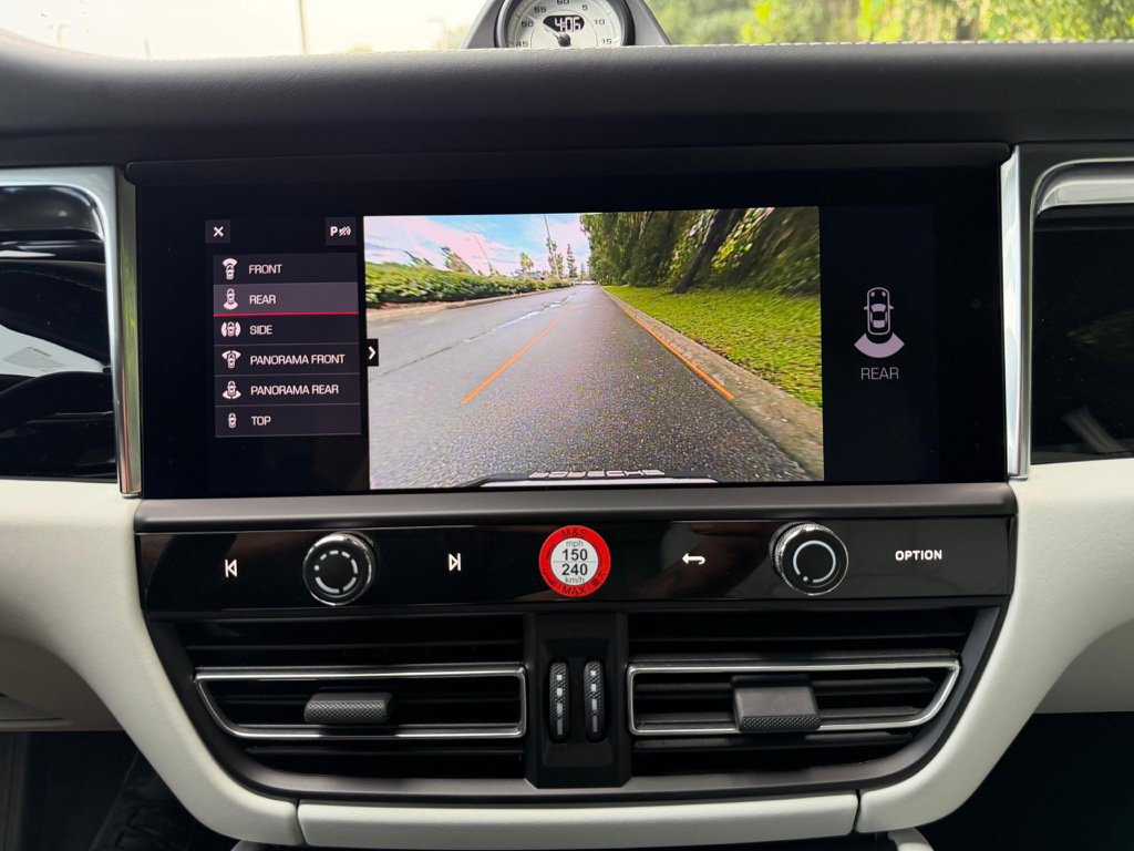 Certified 2026 Porsche Macan AWD/4WD image 11