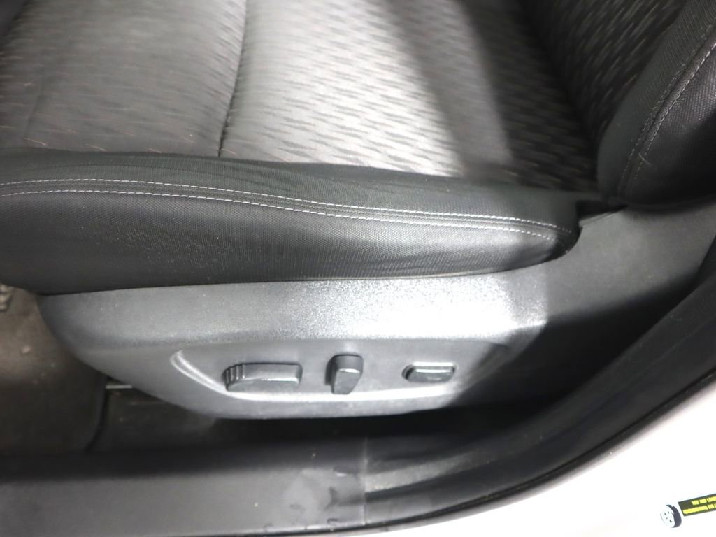 Used 2018 Nissan Rogue SV AWD/4WD image 17