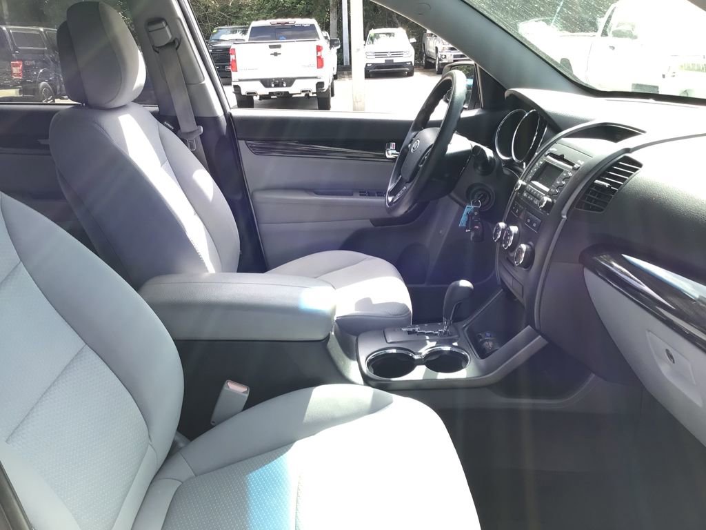 Used 2013 Kia Sorento LX w/ Third Row Pkg image 27