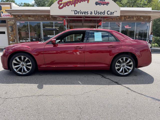 Used 2014 Chrysler 300 S RWD image 2