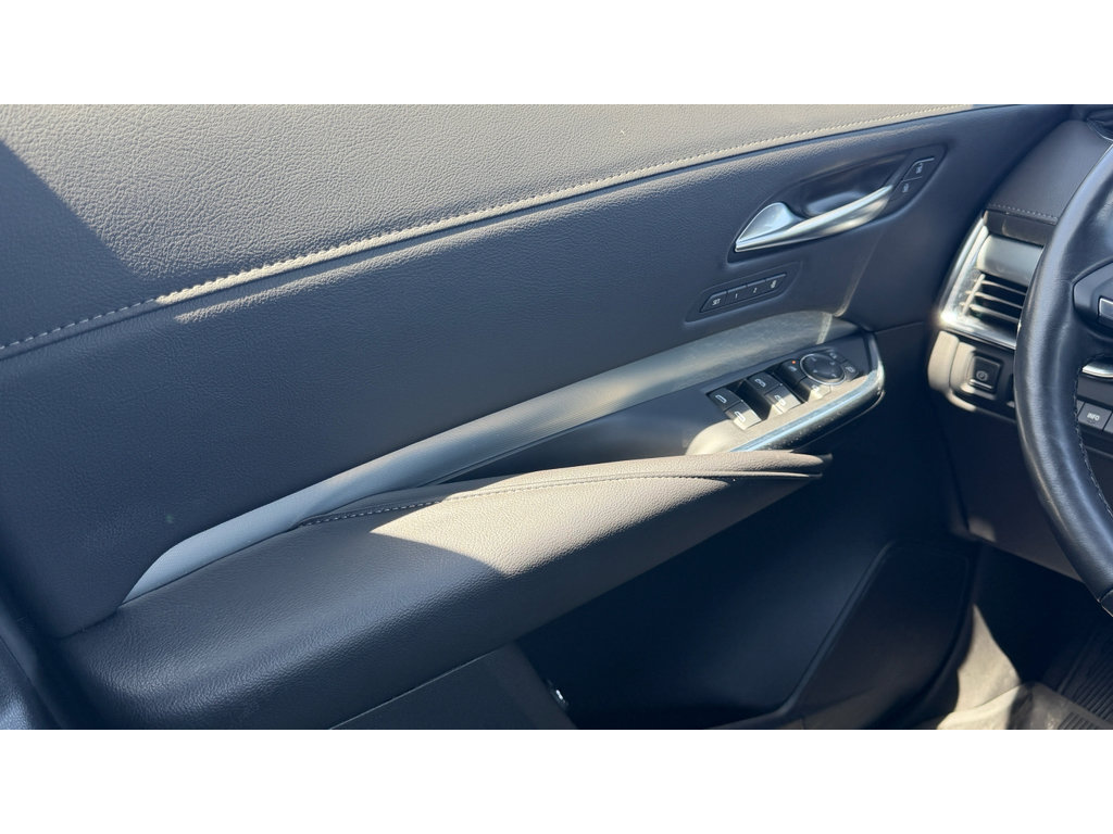 Used 2023 Cadillac XT4 Premium Luxury w/ Technology Package AWD/4WD image 17