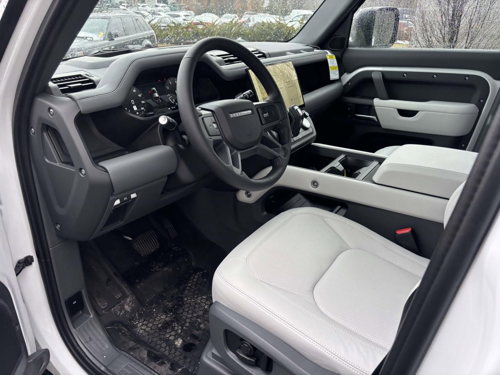 New 2026 Land Rover Defender 110 X-Dynamic SE image 9