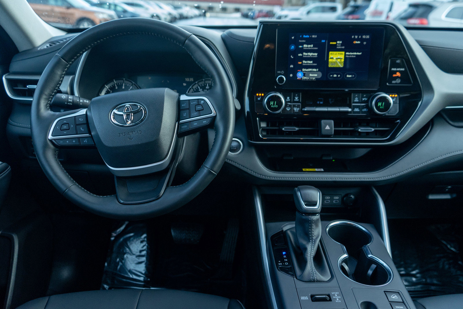 Used 2025 Toyota Highlander XLE image 13