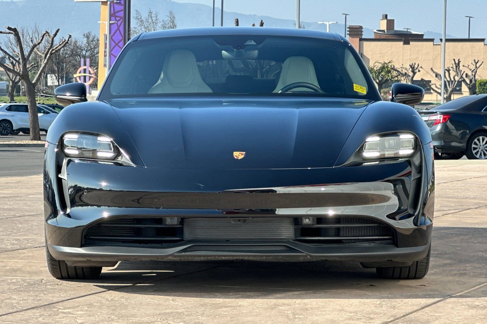 Used 2022 Porsche Taycan image 10