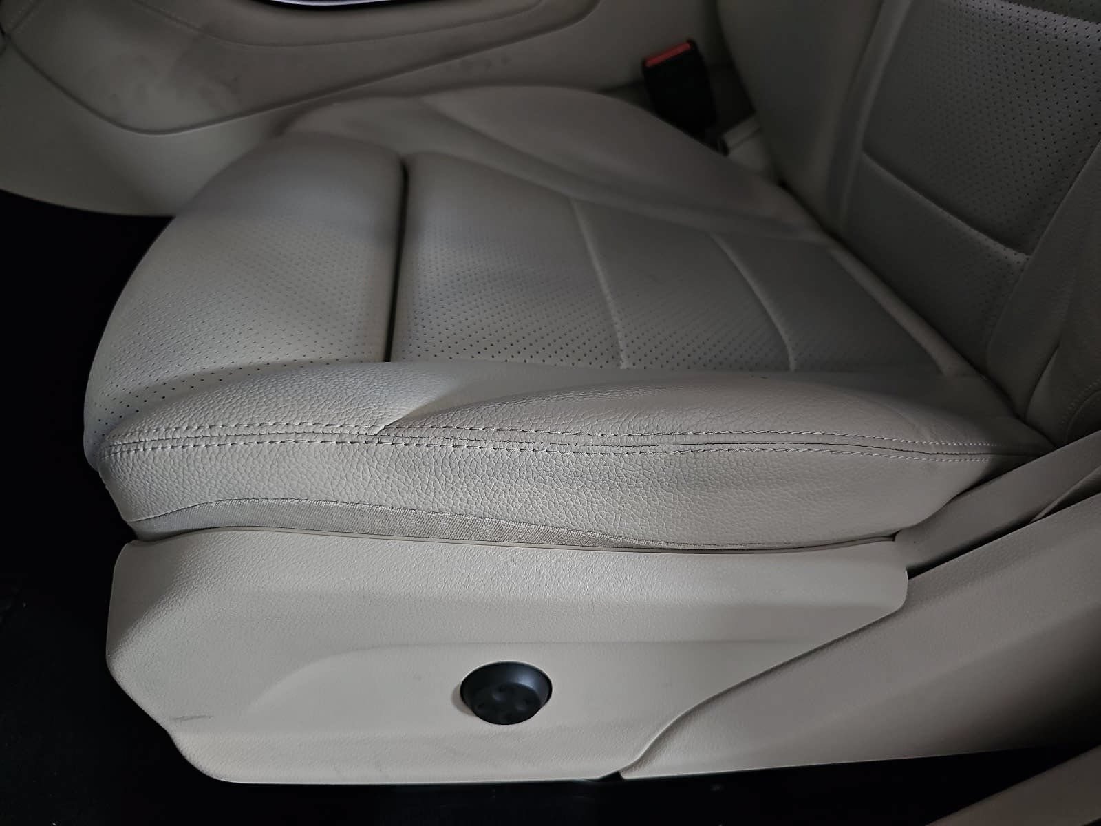 Used 2019 Mercedes-Benz GLC 300 w/ Premium Package image 26