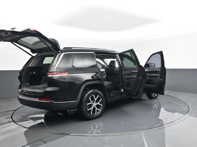 Used 2023 Jeep Grand Cherokee L Limited AWD/4WD image 35