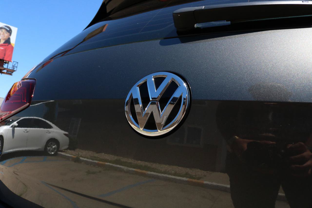 Used 2019 Volkswagen Golf 4-Door AWD/4WD image 17