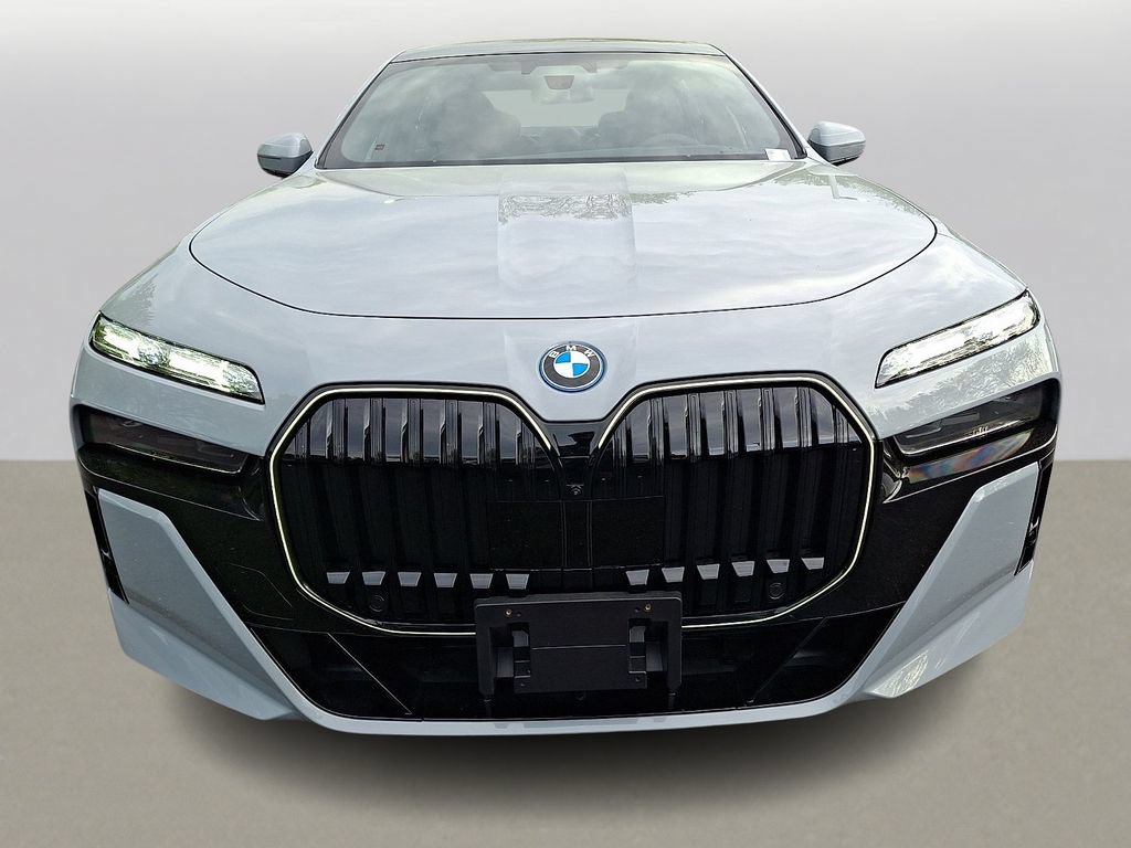 Used 2026 BMW 750e xDrive AWD/4WD image 2