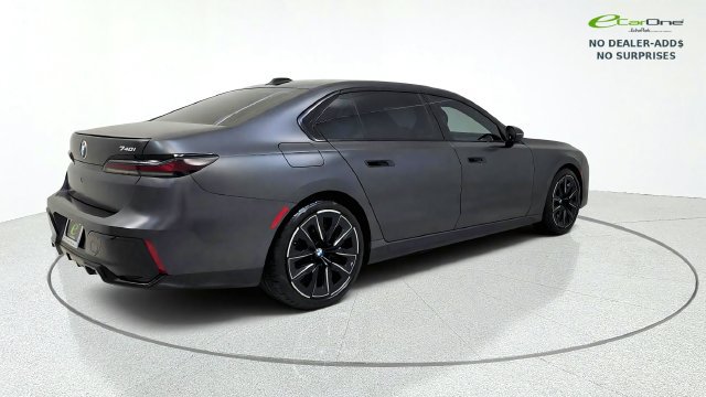 Used 2023 BMW 740i w/ Parking Assistance Package RWD image 9