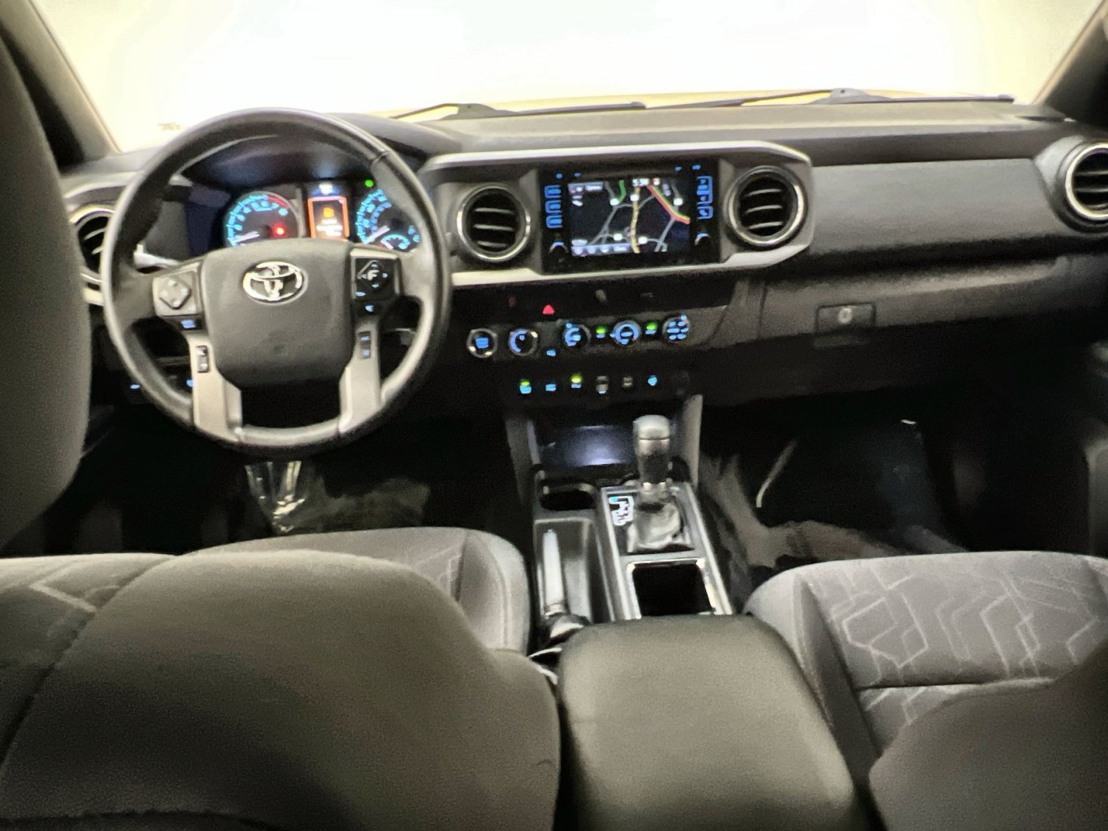 Used 2018 Toyota Tacoma TRD Off-Road w/ Technology Package AWD/4WD image 22
