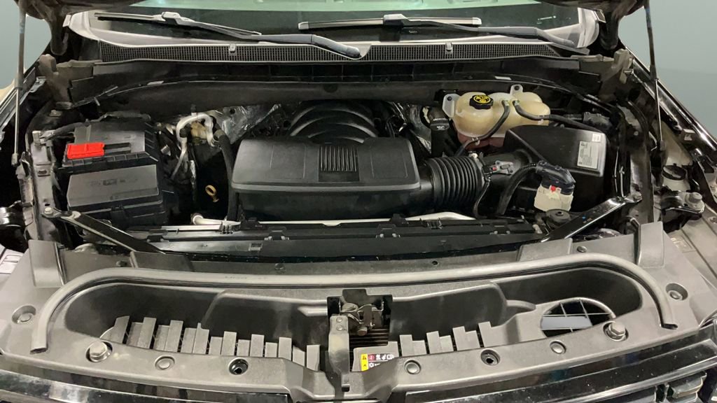 Used 2021 Chevrolet Suburban RST w/ Luxury Package image 3