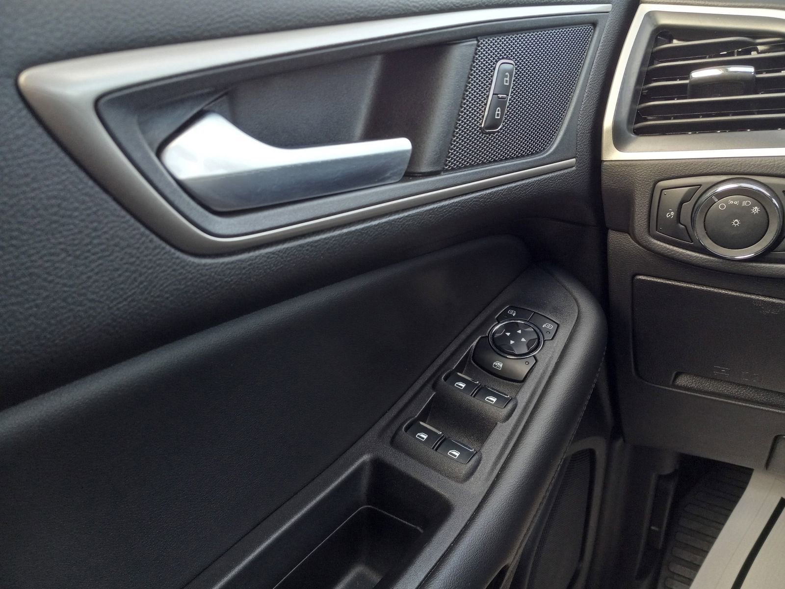 Used 2024 Ford Edge SEL AWD/4WD image 24