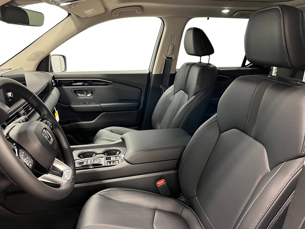 New 2025 Honda Pilot Touring image 11